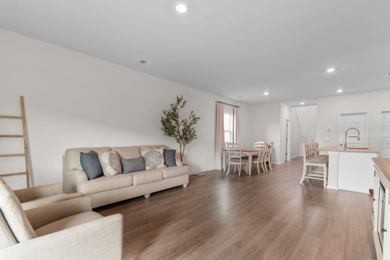 1528 Swing Bridge Way Photo 12