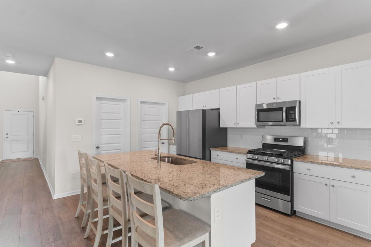 1528 Swing Bridge Way Photo 4