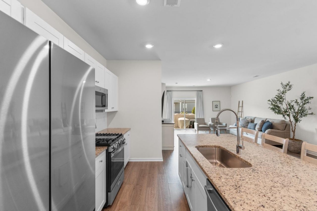 1528 Swing Bridge Way Photo 6