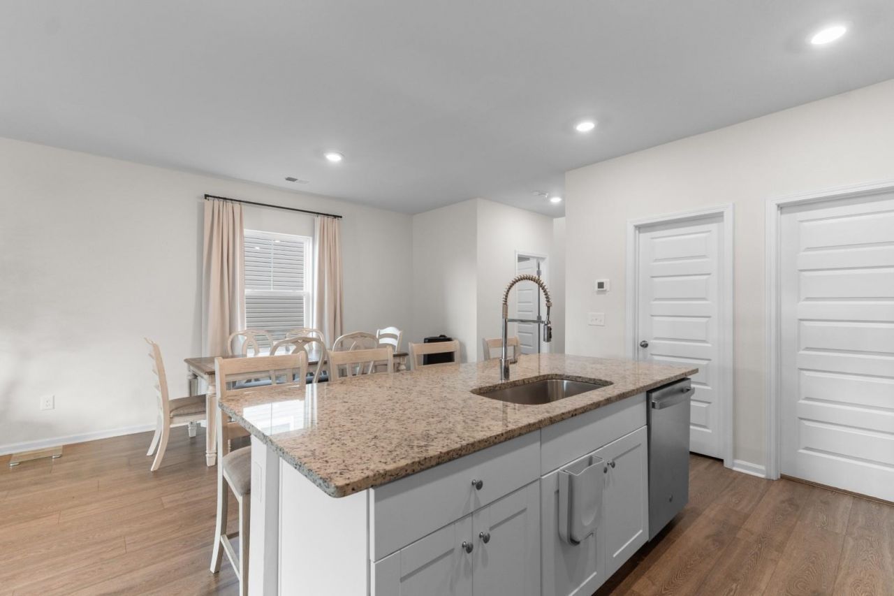 1528 Swing Bridge Way Photo 7