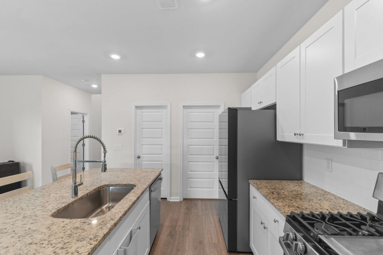 1528 Swing Bridge Way Photo 8