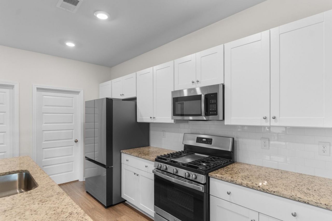 1528 Swing Bridge Way Photo 9