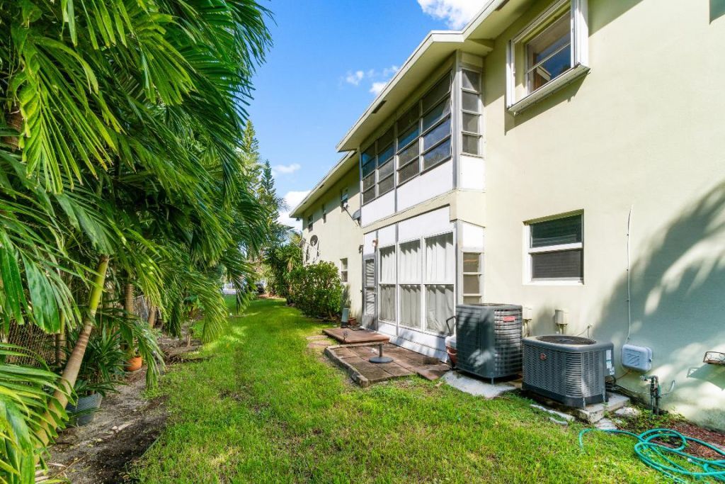 658 NE 6th Court E, Unit E, Boynton Beach, FL 33435 Photo