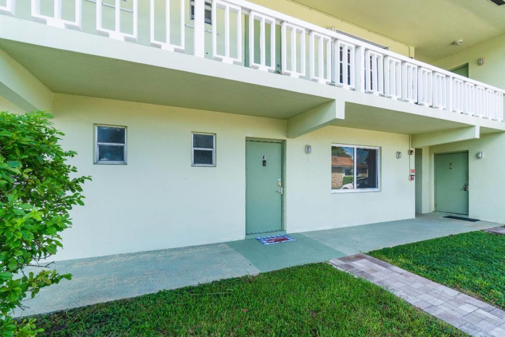 658 NE 6th Court E, Unit E, Boynton Beach, FL 33435 Photo
