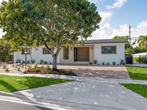 20500 Highland Lakes Blvd, Miami, FL 33179