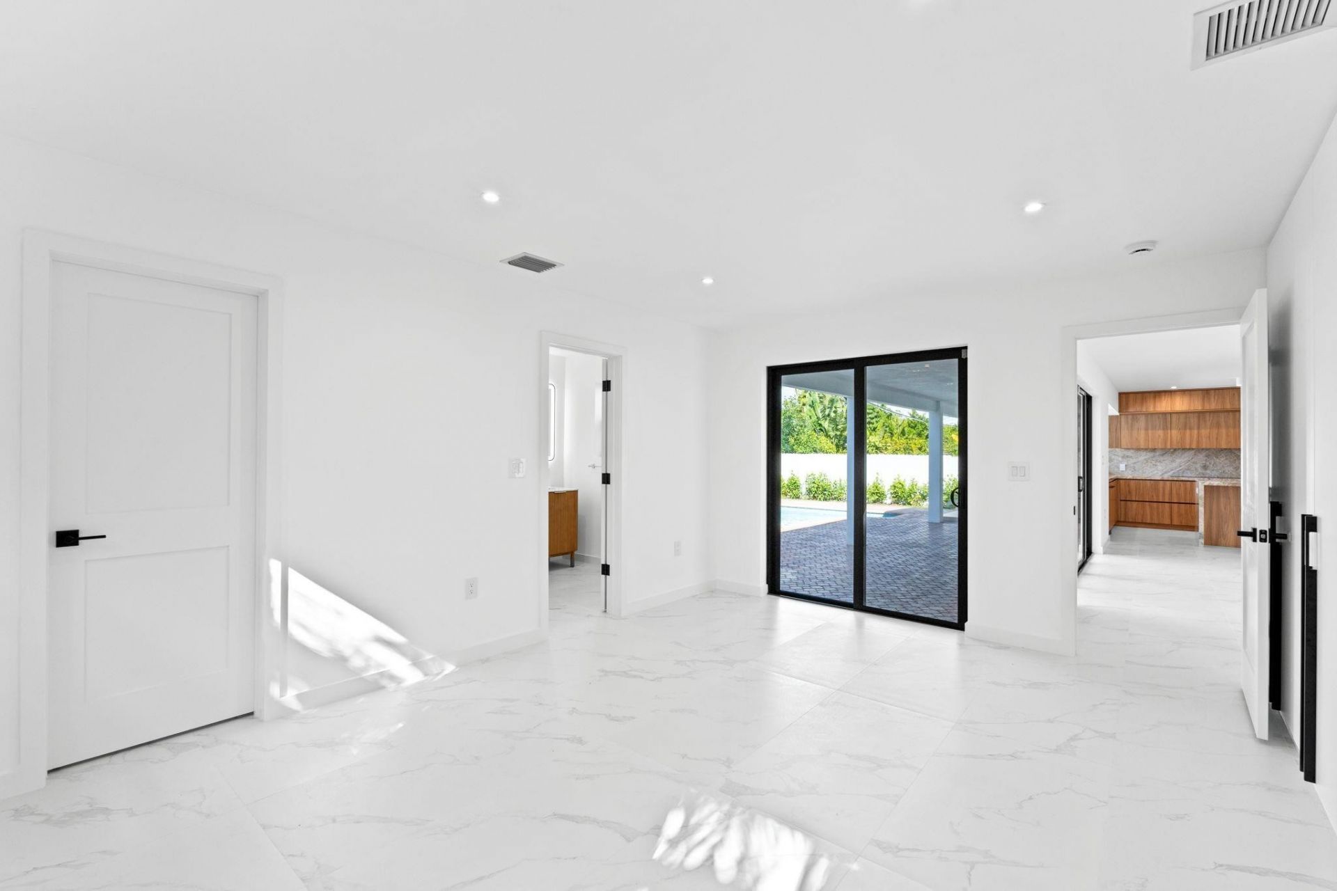 20500 Highland Lakes Boulevard, Miami, FL 33179 Photo