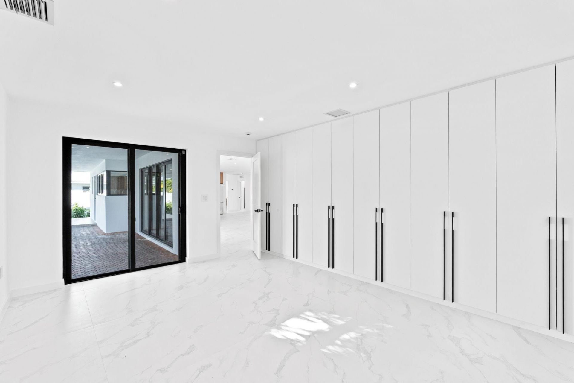 20500 Highland Lakes Boulevard, Miami, FL 33179 Photo