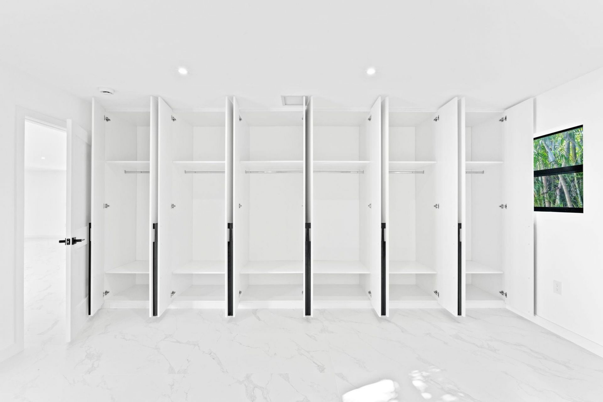 20500 Highland Lakes Boulevard, Miami, FL 33179 Photo