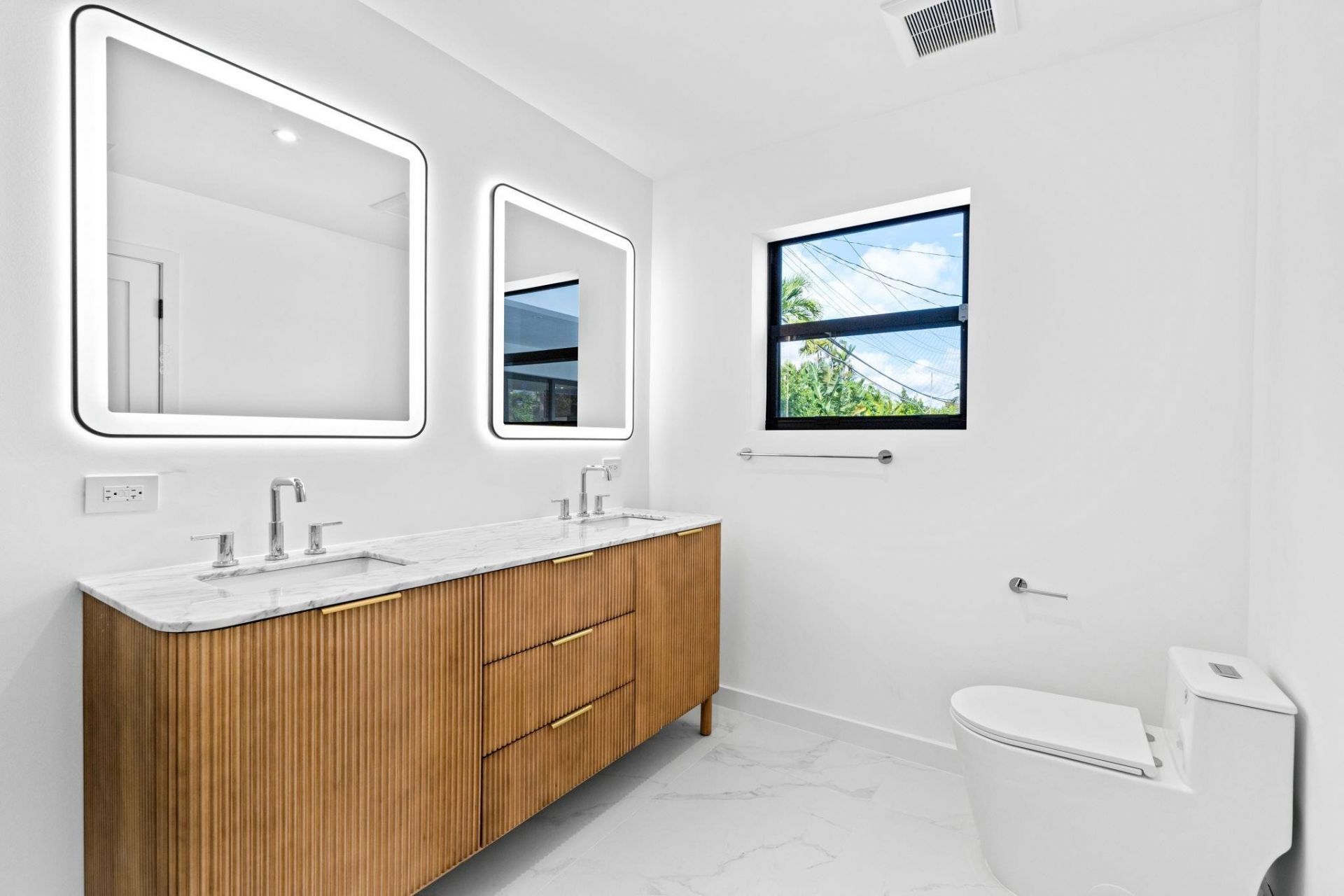 20500 Highland Lakes Boulevard, Miami, FL 33179 Photo