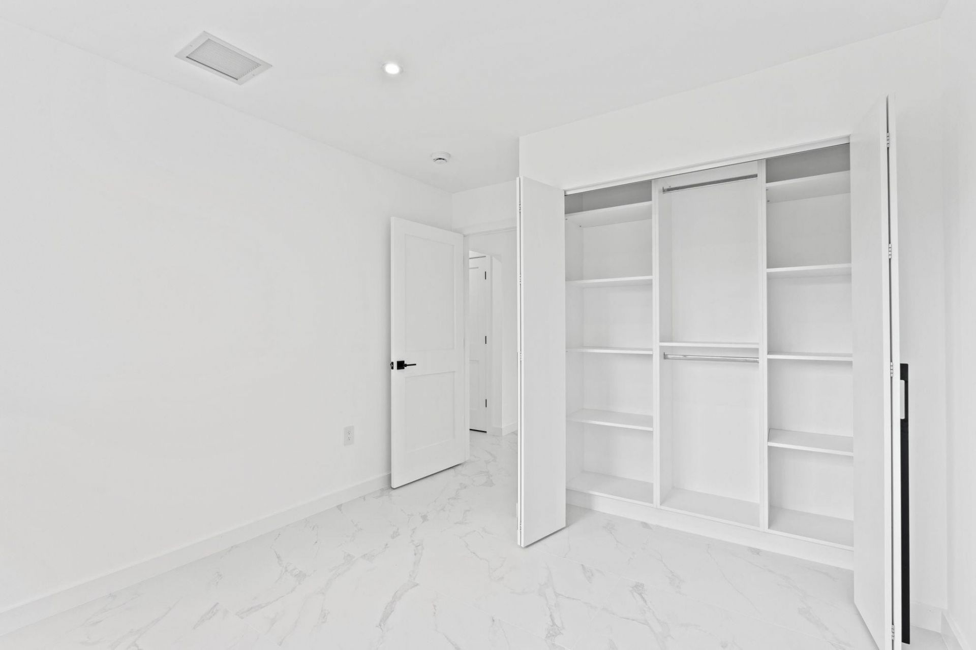 20500 Highland Lakes Boulevard, Miami, FL 33179 Photo