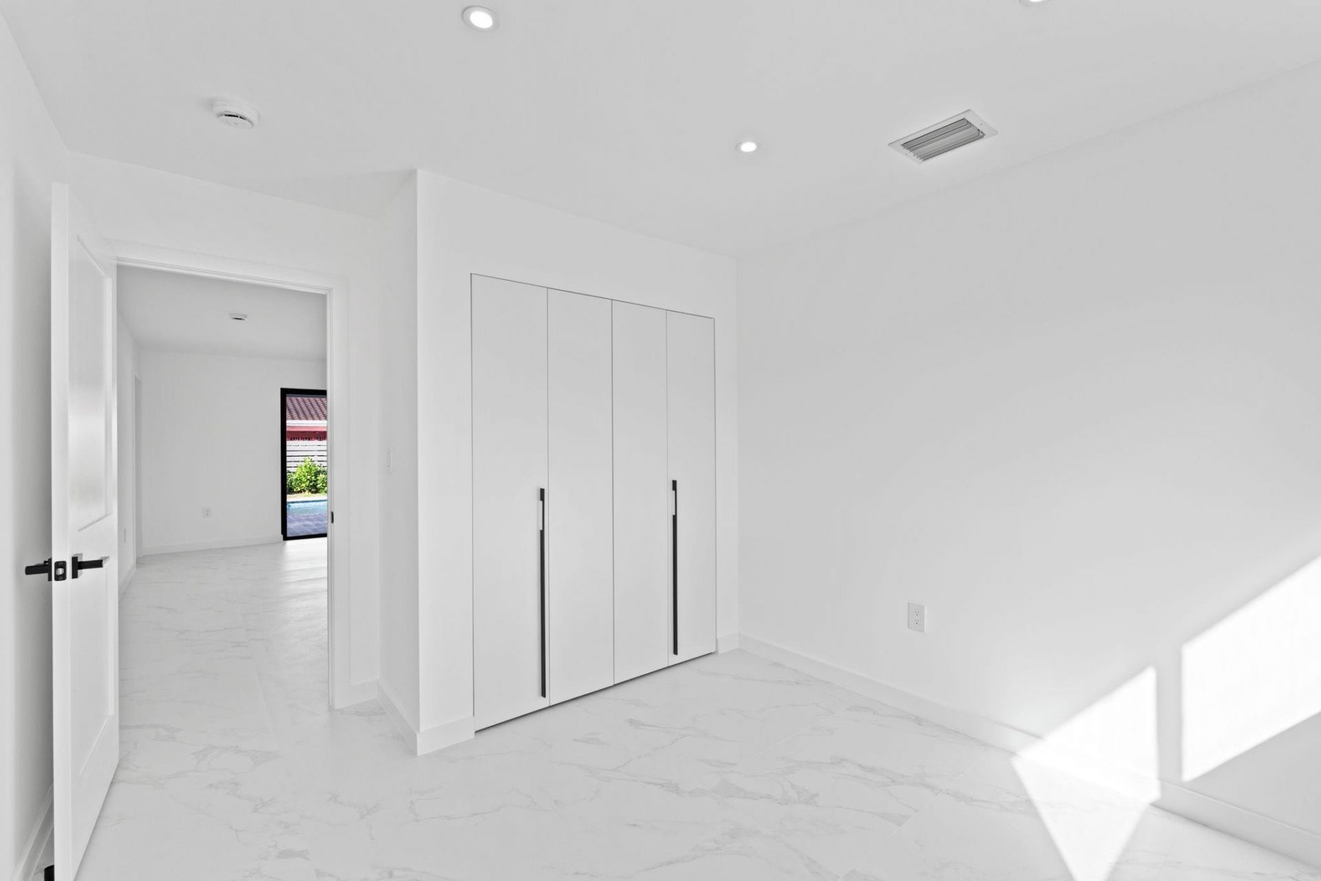 20500 Highland Lakes Boulevard, Miami, FL 33179 Photo