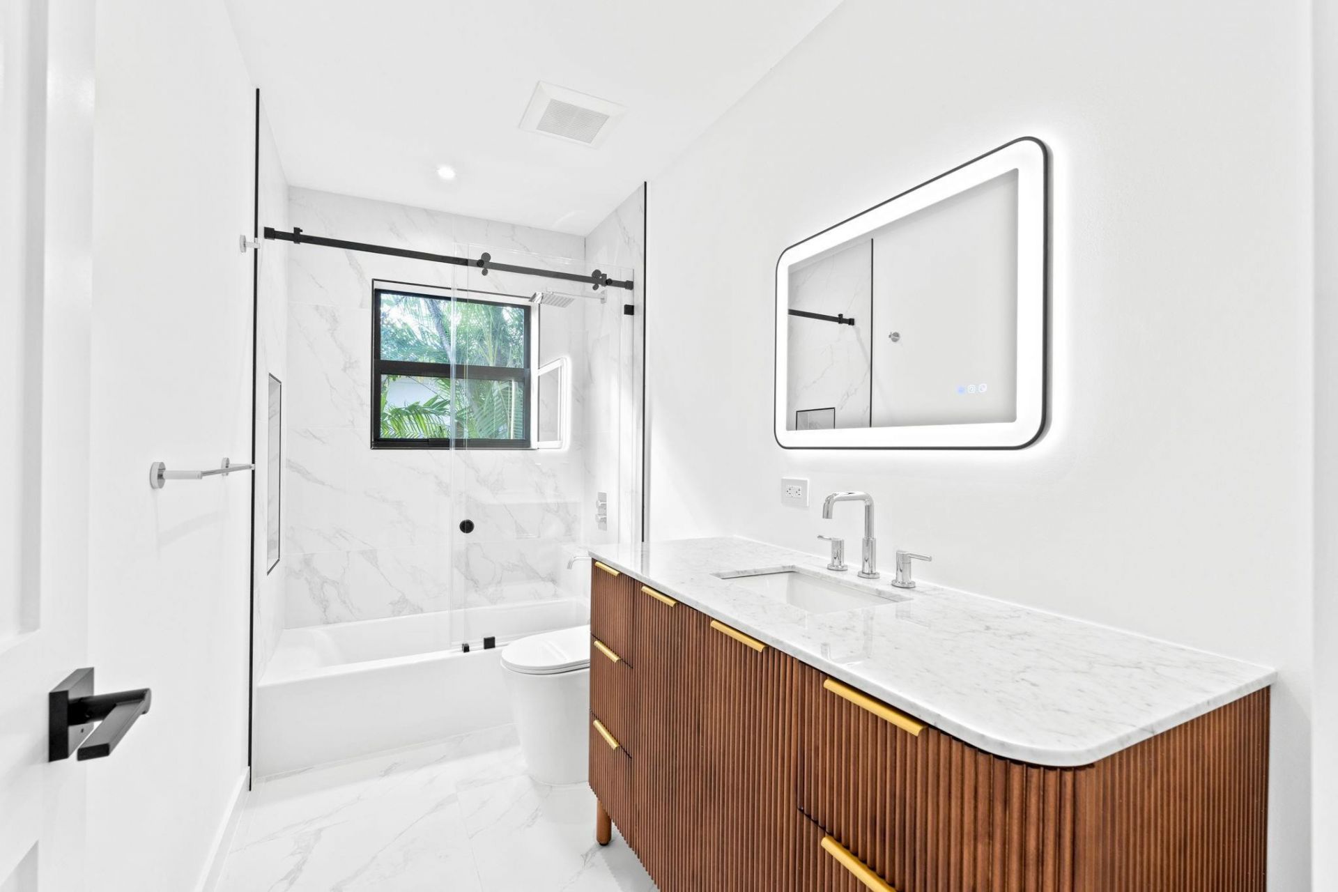 20500 Highland Lakes Boulevard, Miami, FL 33179 Photo