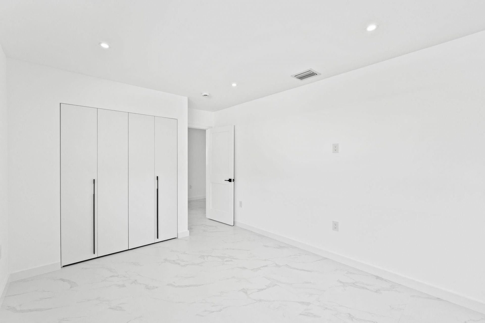 20500 Highland Lakes Boulevard, Miami, FL 33179 Photo