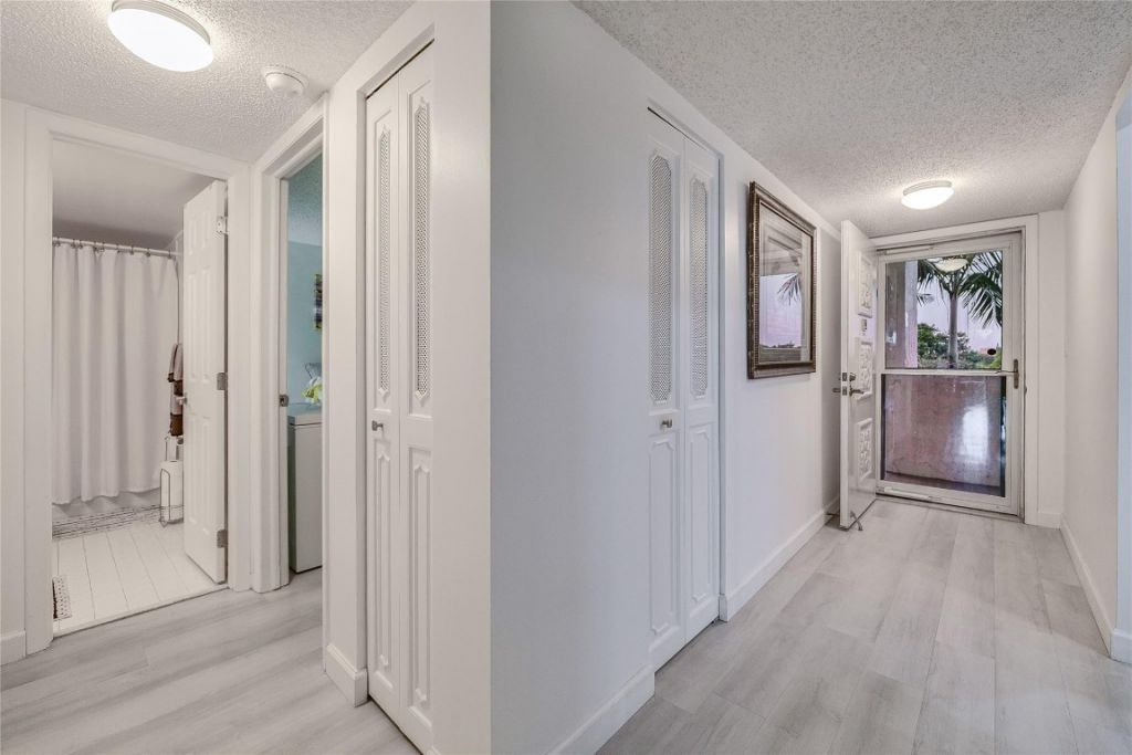 3930 Inverrary Boulevard, Unit 407-D, Lauderhill, FL 33319 Photo