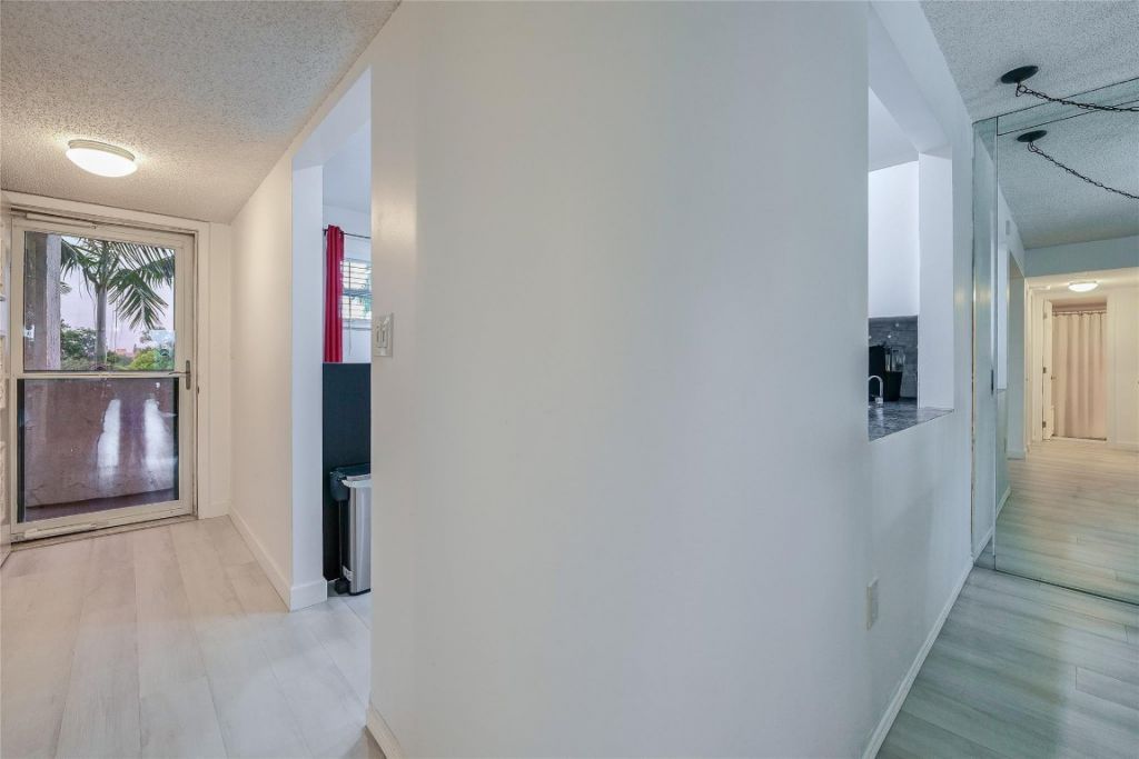 3930 Inverrary Boulevard, Unit 407-D, Lauderhill, FL 33319 Photo