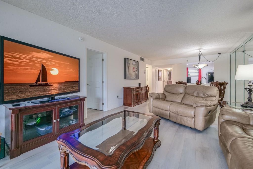 3930 Inverrary Boulevard, Unit 407-D, Lauderhill, FL 33319 Photo