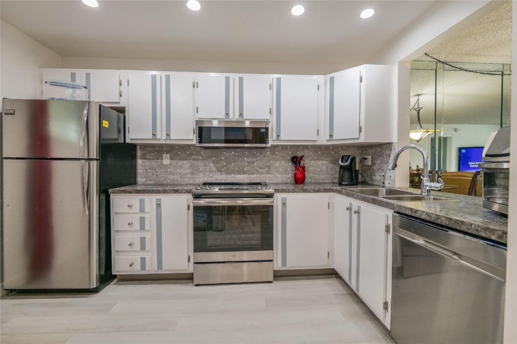 3930 Inverrary Boulevard, Unit 407-D, Lauderhill, FL 33319 Photo