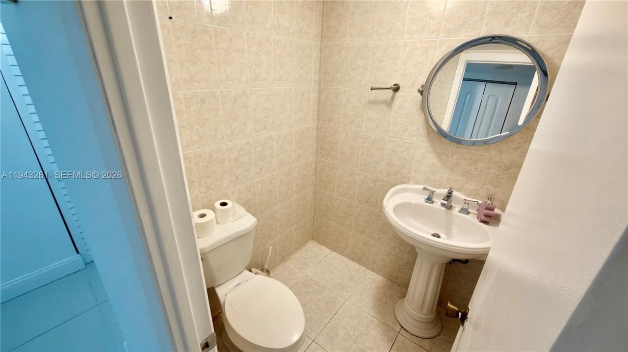 2750 NE 183rd St, Unit 906, Aventura, FL 33160 Photo