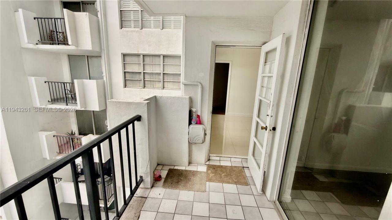 2750 NE 183rd St, Unit 906, Aventura, FL 33160 Photo