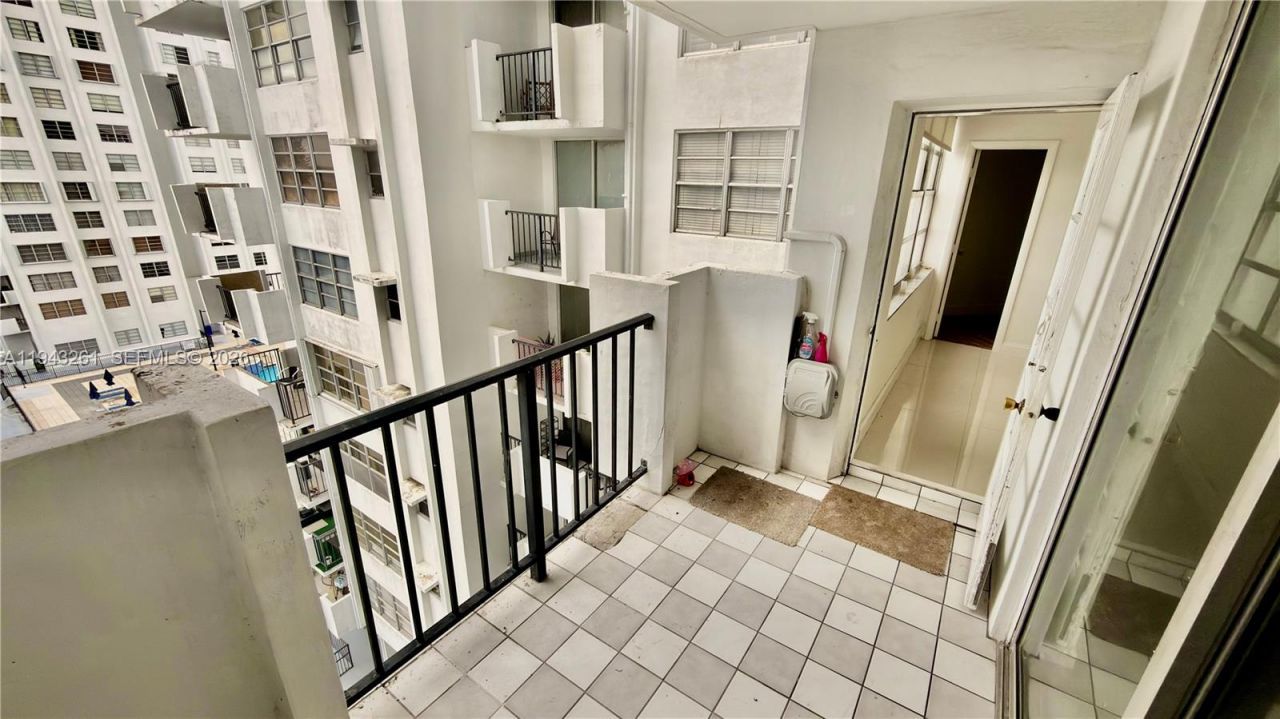 2750 NE 183rd St, Unit 906, Aventura, FL 33160 Photo