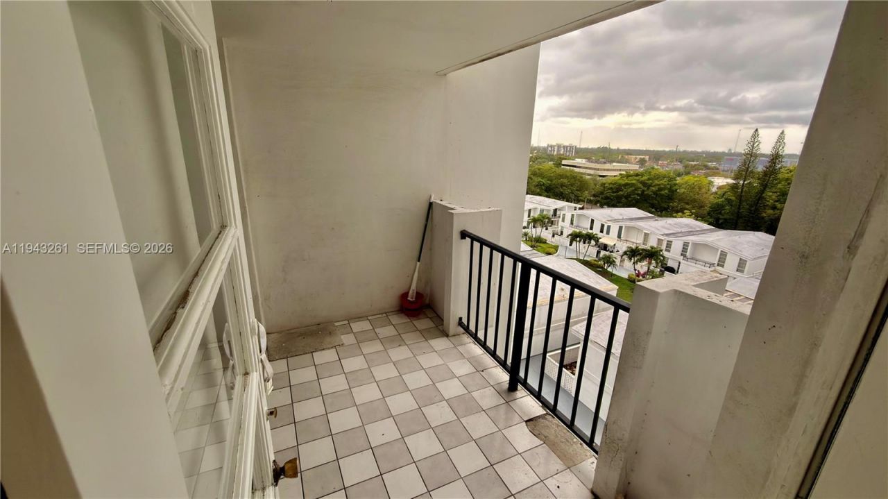 2750 NE 183rd St, Unit 906, Aventura, FL 33160 Photo
