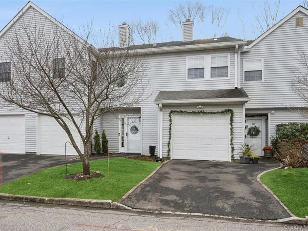 606 Sara Circle, Port Jefferson Station, NY 11776