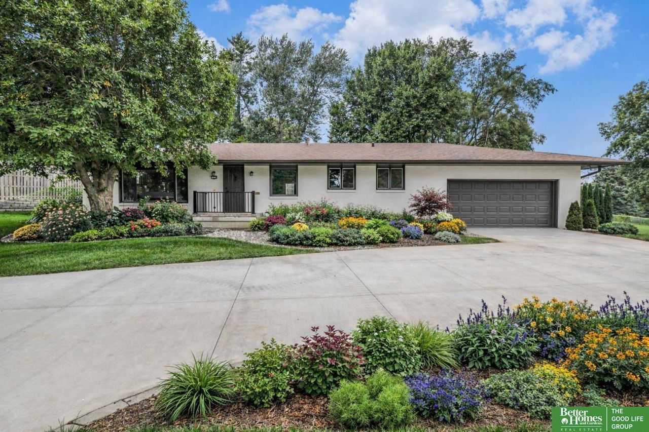 1216 S 108th Street, Omaha, NE 68144 Main Photo