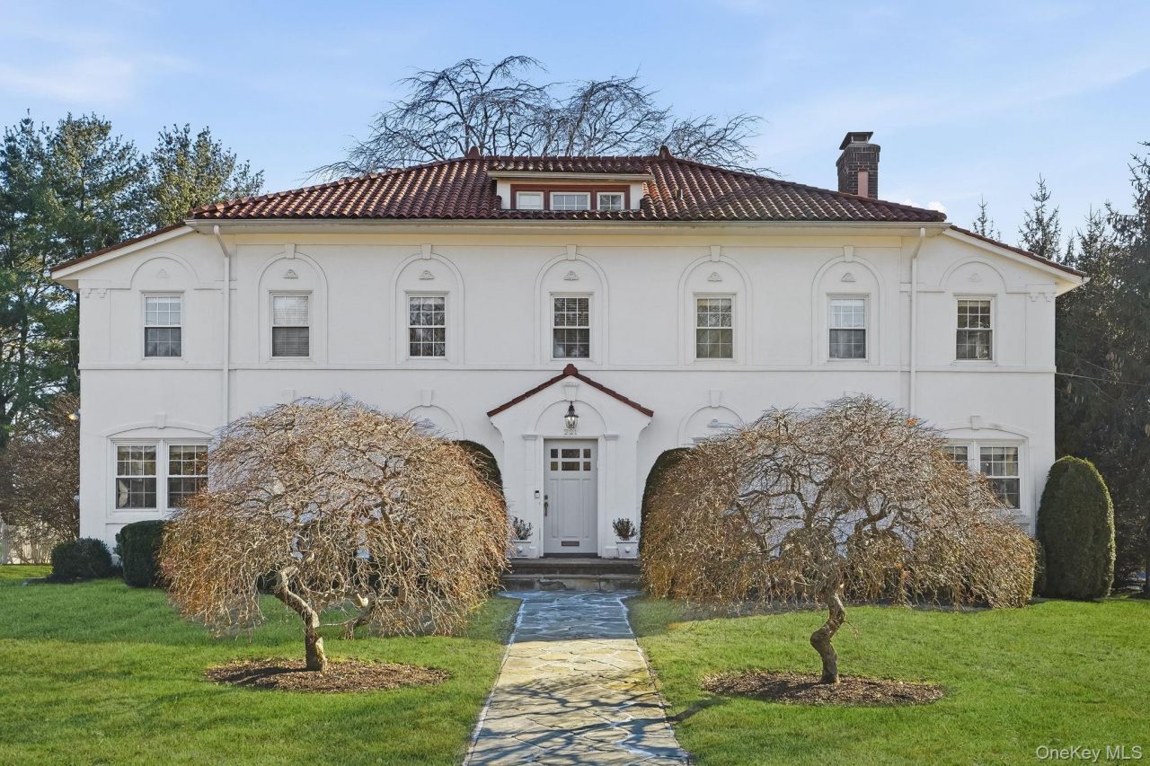 221 Paine Avenue, New Rochelle, NY 10804 Main Photo