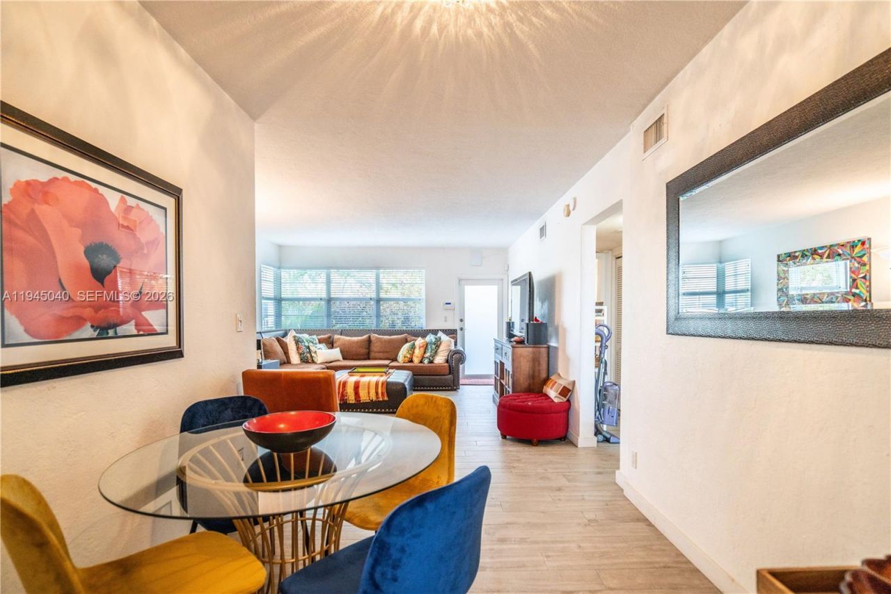 350 S Shore Dr, Unit 4, Miami Beach, FL 33141 Photo