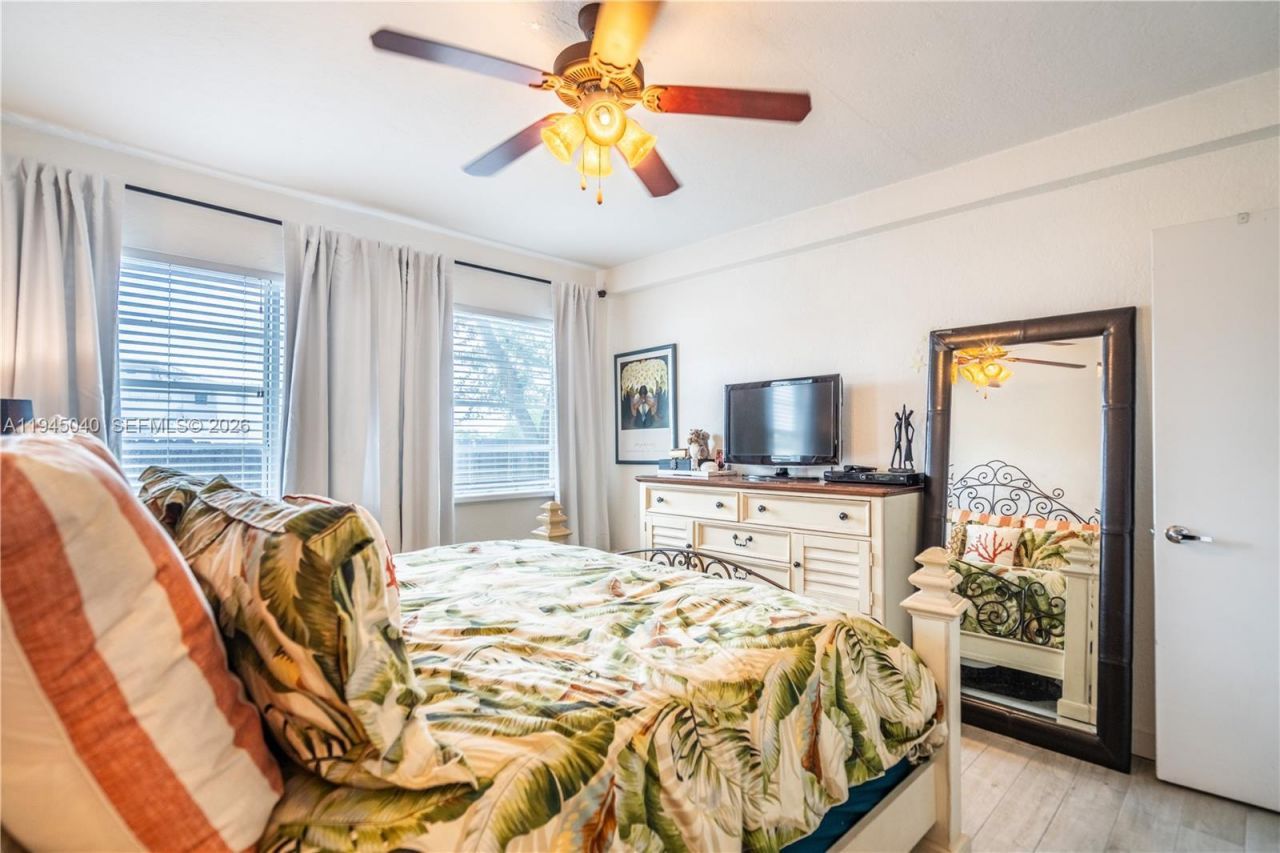 350 S Shore Dr, Unit 4, Miami Beach, FL 33141 Photo