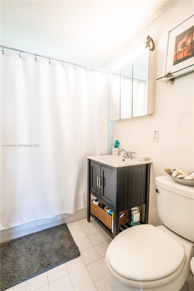 350 S Shore Dr, Unit 4, Miami Beach, FL 33141 Photo