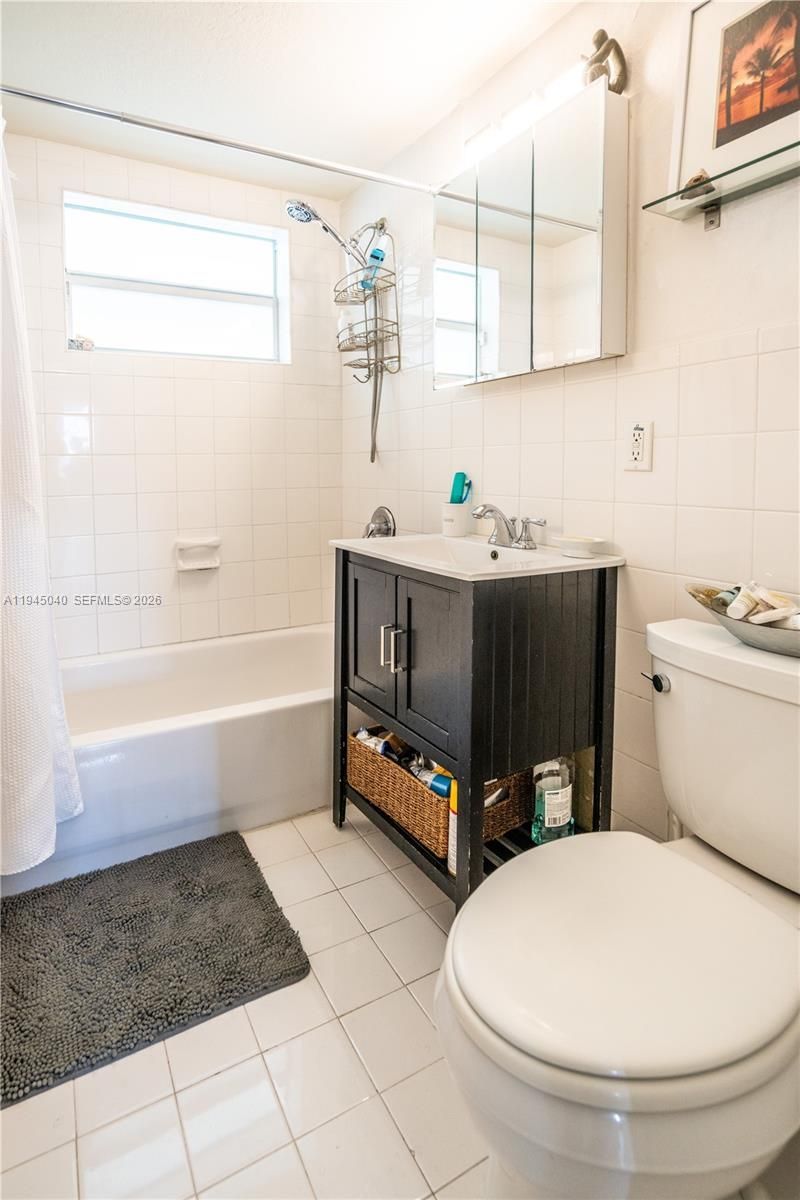 350 S Shore Dr, Unit 4, Miami Beach, FL 33141 Photo