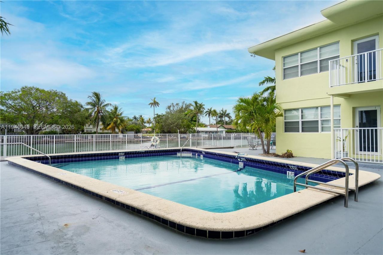350 S Shore Dr, Unit 4, Miami Beach, FL 33141 Photo
