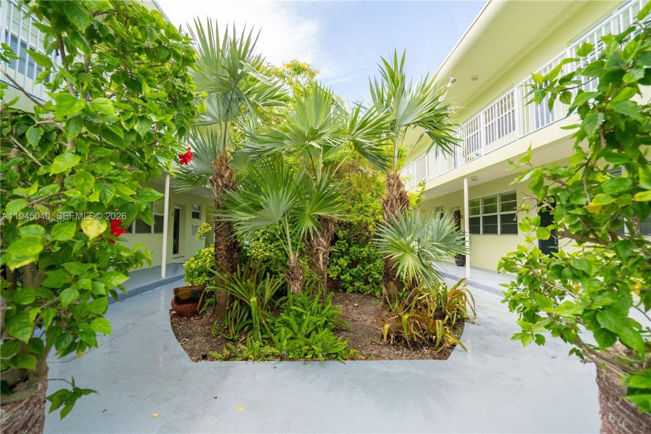 350 S Shore Dr, Unit 4, Miami Beach, FL 33141 Photo