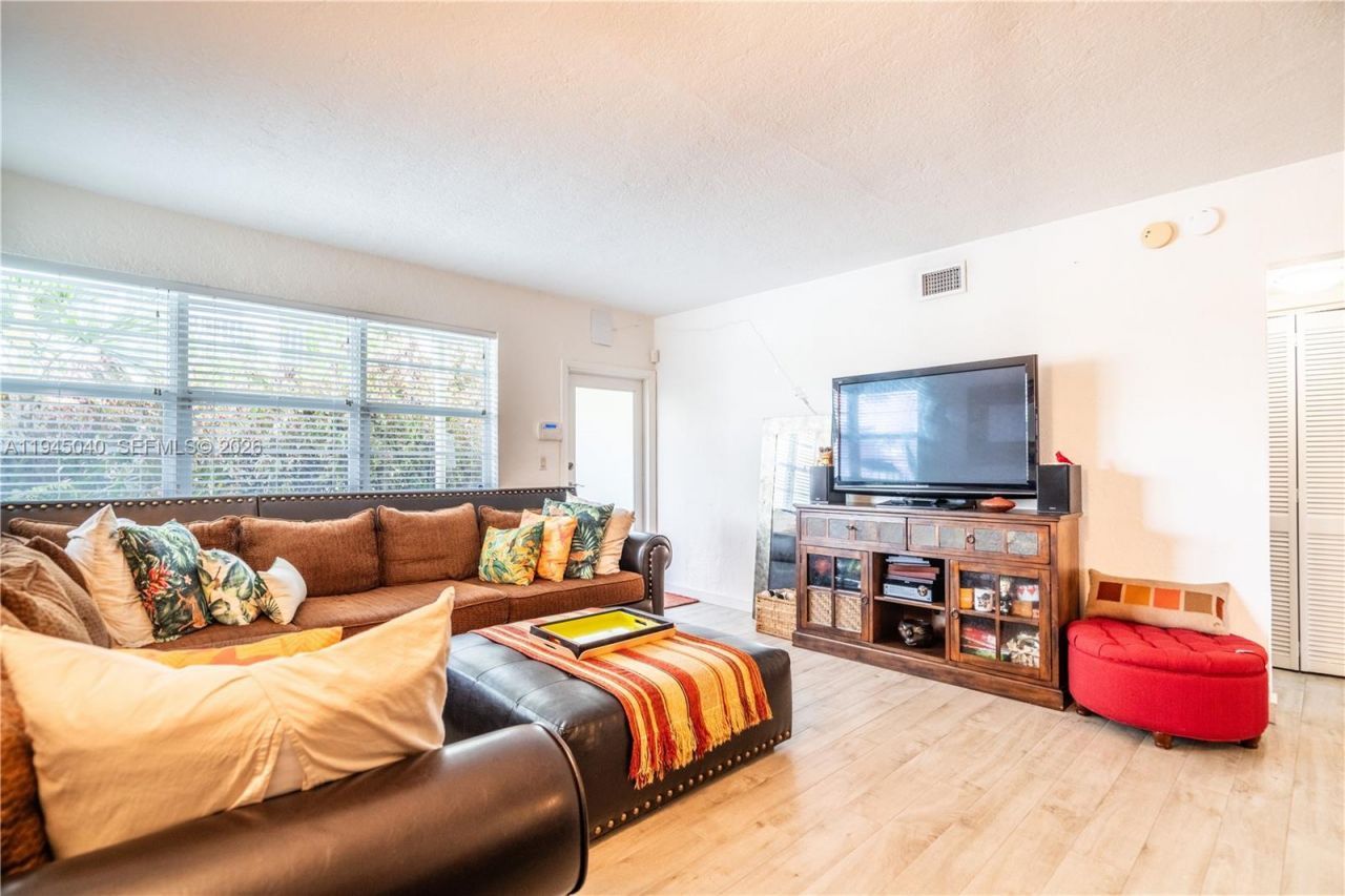 350 S Shore Dr, Unit 4, Miami Beach, FL 33141 Photo