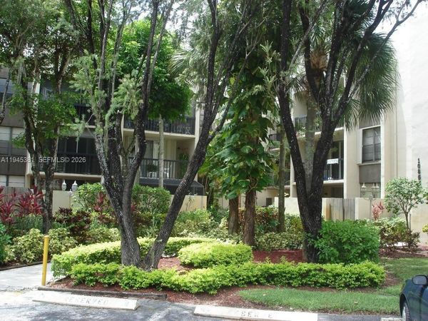 10865 SW 112th Ave, Unit 211, Miami, FL 33176