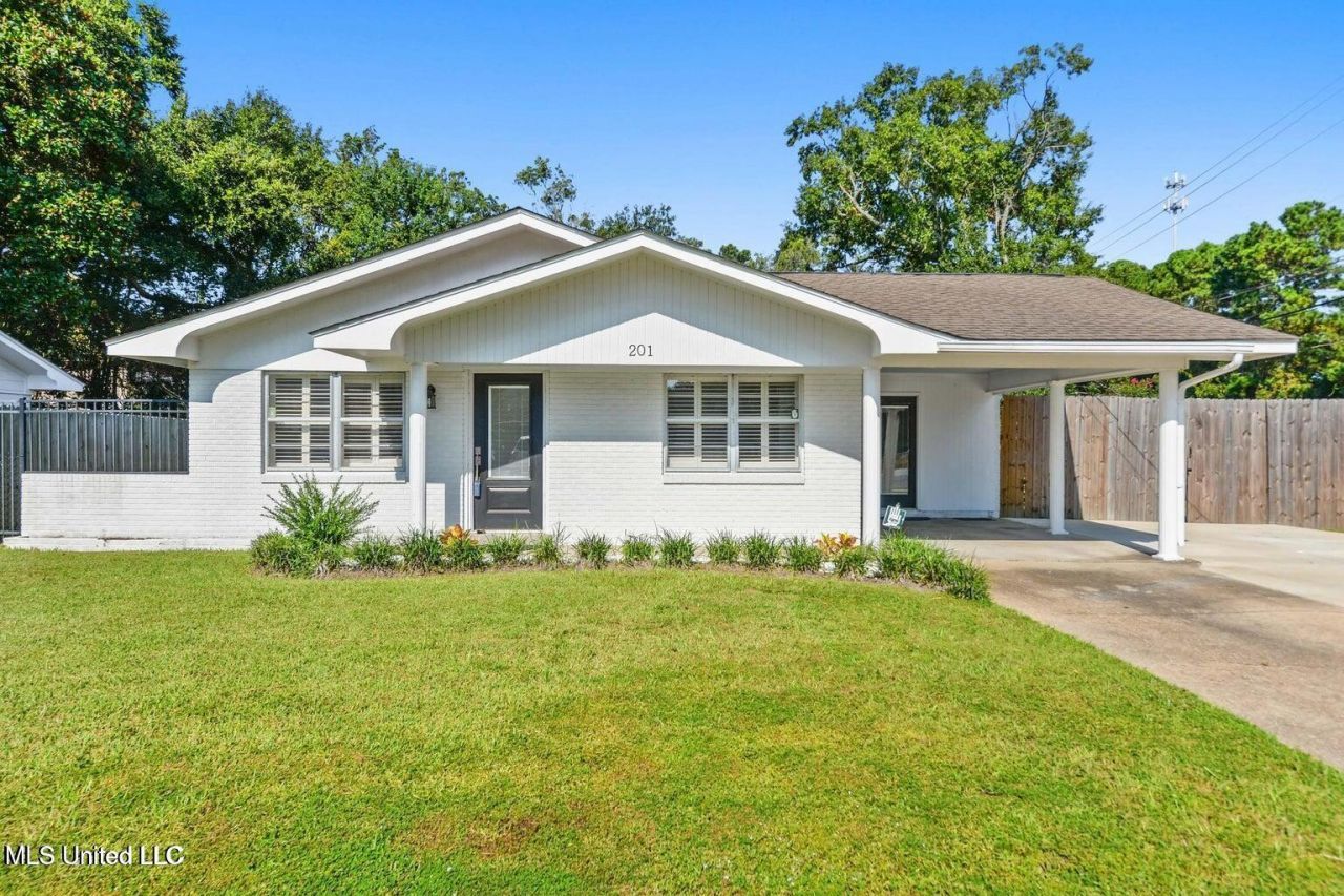 201 Walnut Drive, Ocean Springs, MS 39564 Main Photo