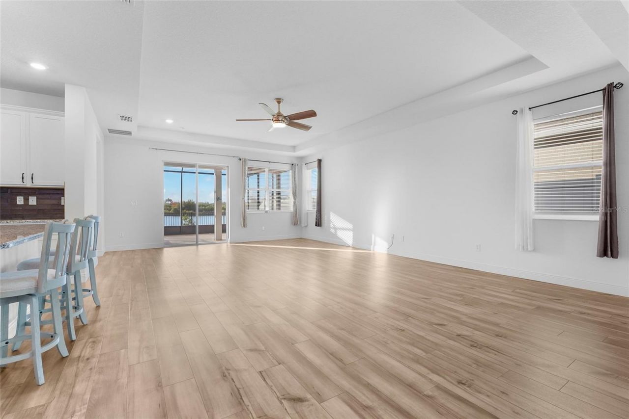 7322 34th Court E, Sarasota, FL 34243 Photo