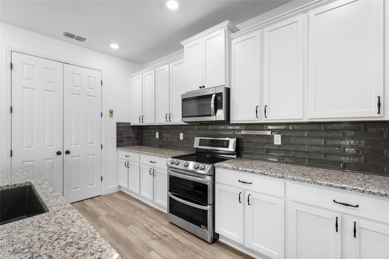 7322 34th Court E, Sarasota, FL 34243 Photo