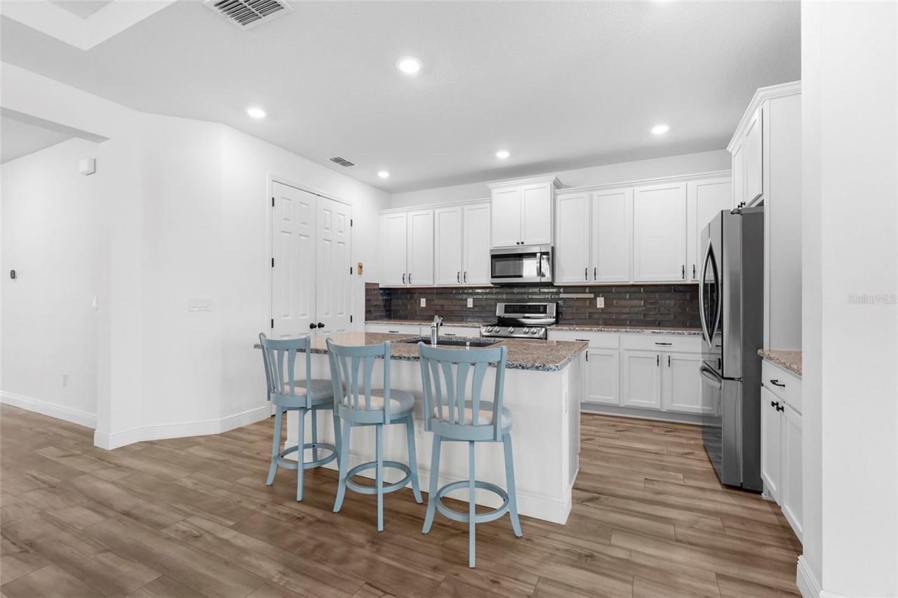 7322 34th Court E, Sarasota, FL 34243 Photo