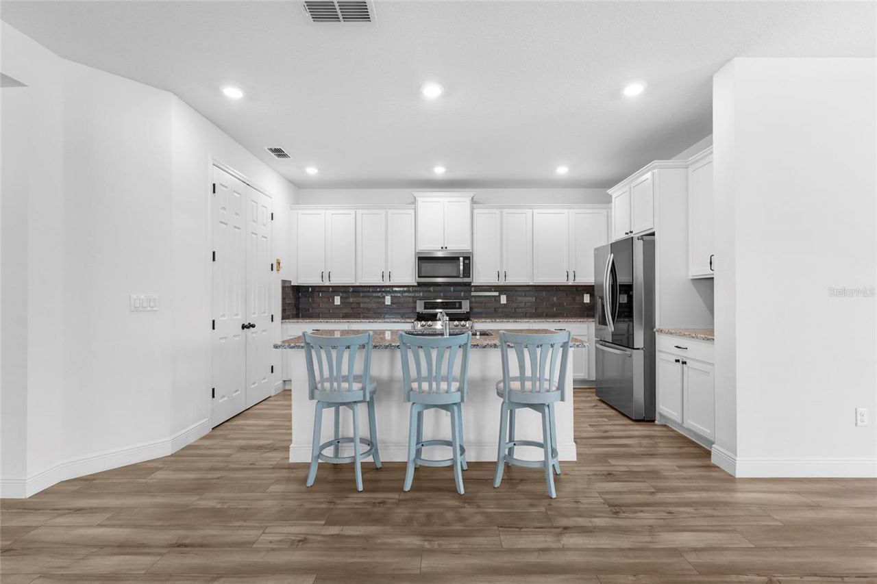 7322 34th Court E, Sarasota, FL 34243 Photo