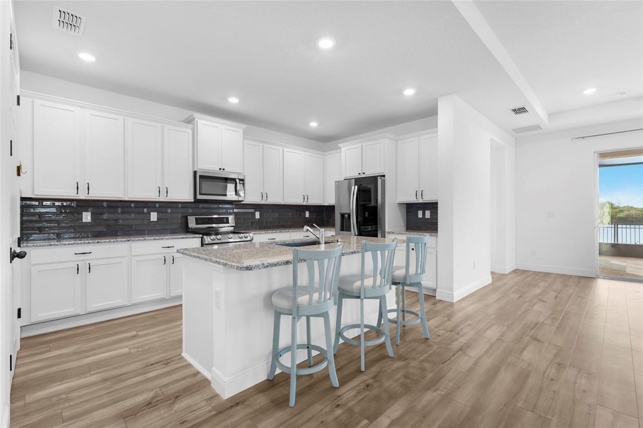 7322 34th Court E, Sarasota, FL 34243 Photo