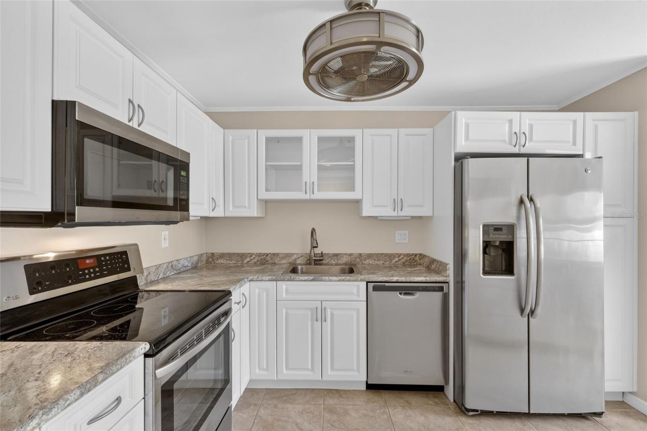 7880 Palm Aire Lane, Unit 105, Sarasota, FL 34243 Photo