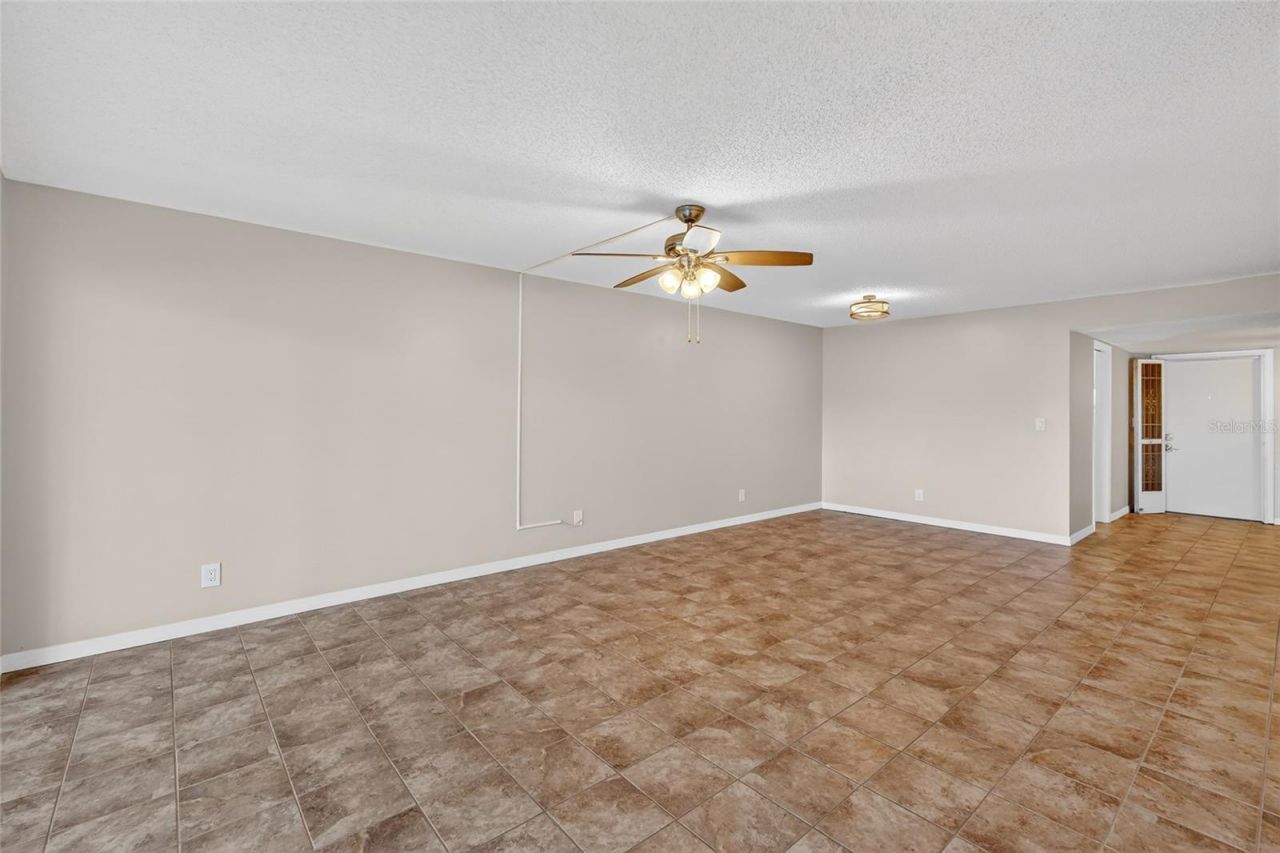 7880 Palm Aire Lane, Unit 105, Sarasota, FL 34243 Photo