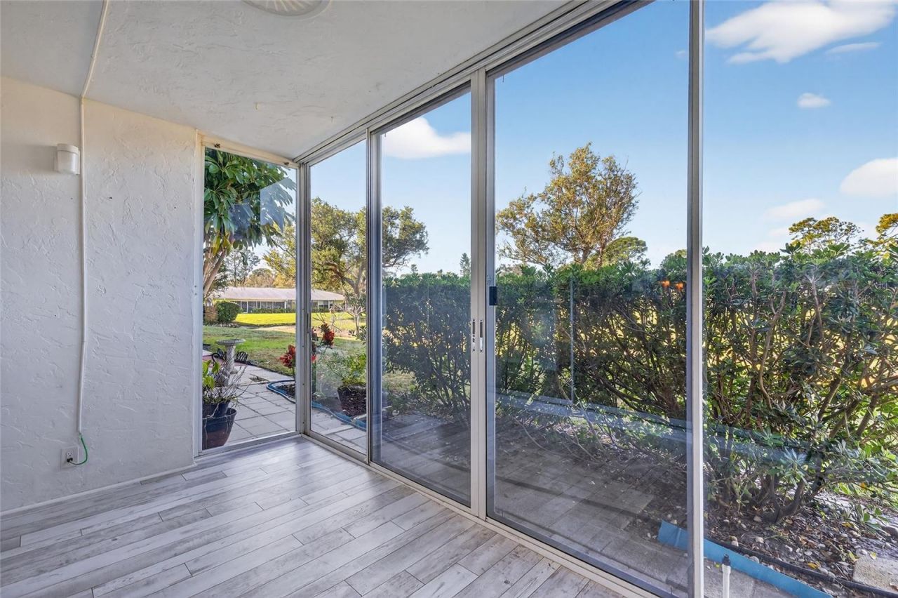 7880 Palm Aire Lane, Unit 105, Sarasota, FL 34243 Photo