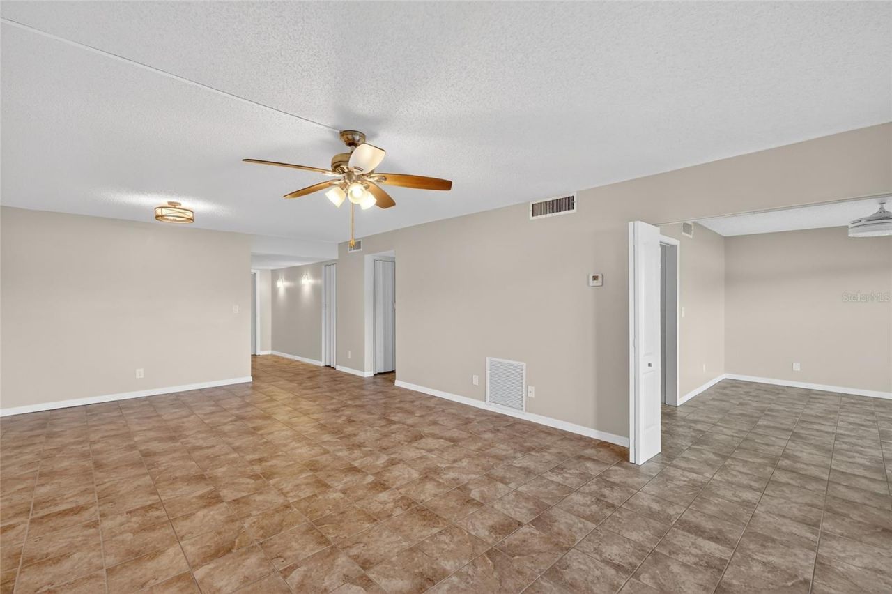 7880 Palm Aire Lane, Unit 105, Sarasota, FL 34243 Photo