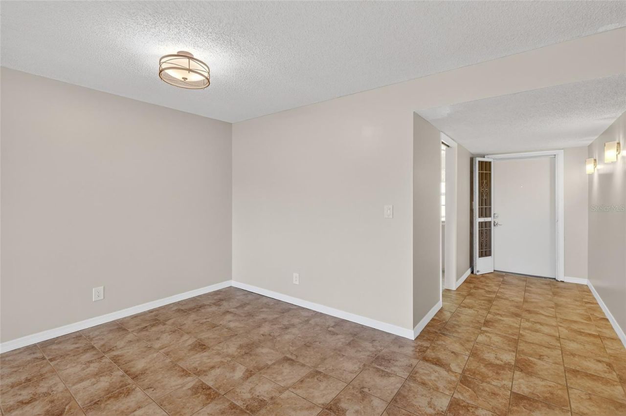 7880 Palm Aire Lane, Unit 105, Sarasota, FL 34243 Photo