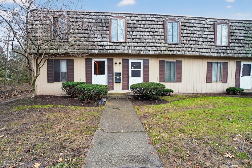 1651 Mentor Avenue, Unit 212, Painesville, OH 44077 Main Photo