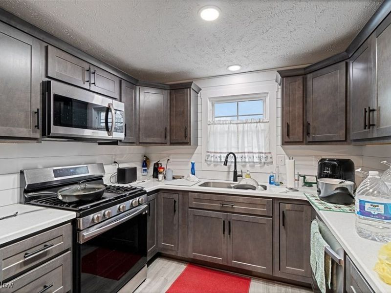 132 Villard Street, Apple Creek, OH 44606 Photo 10