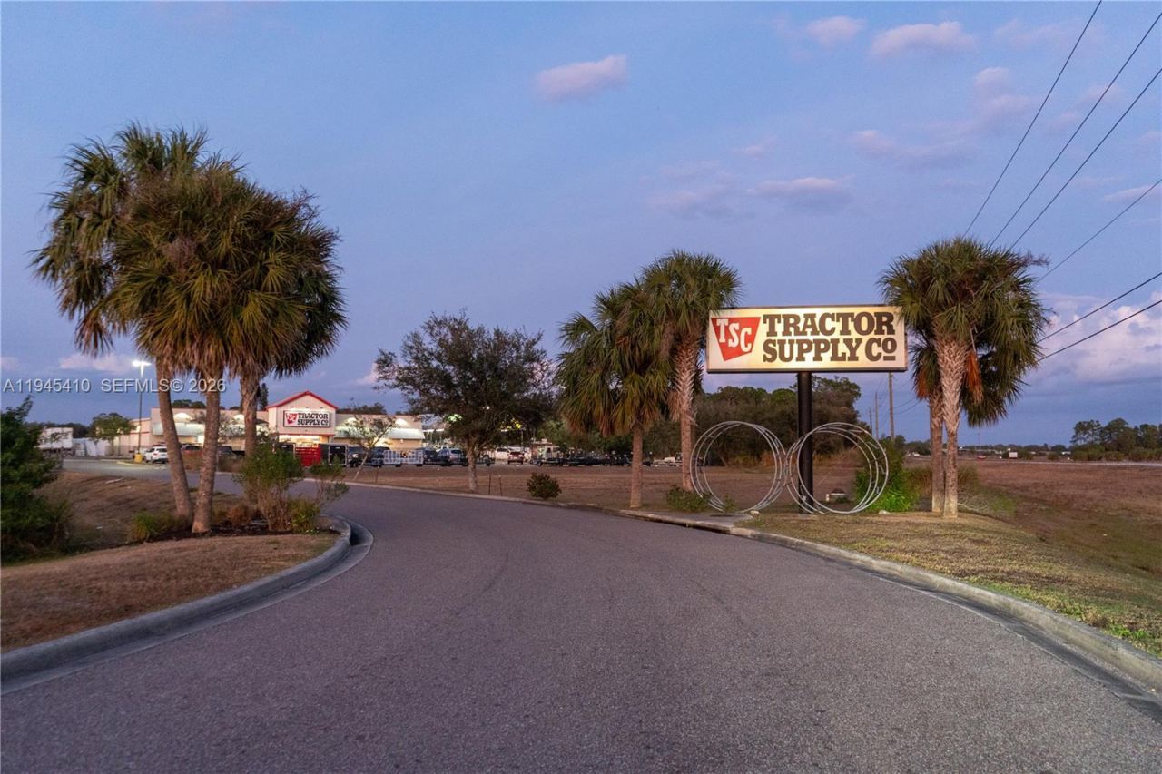 2549 W State Road 80, La Belle, FL 33935 Photo